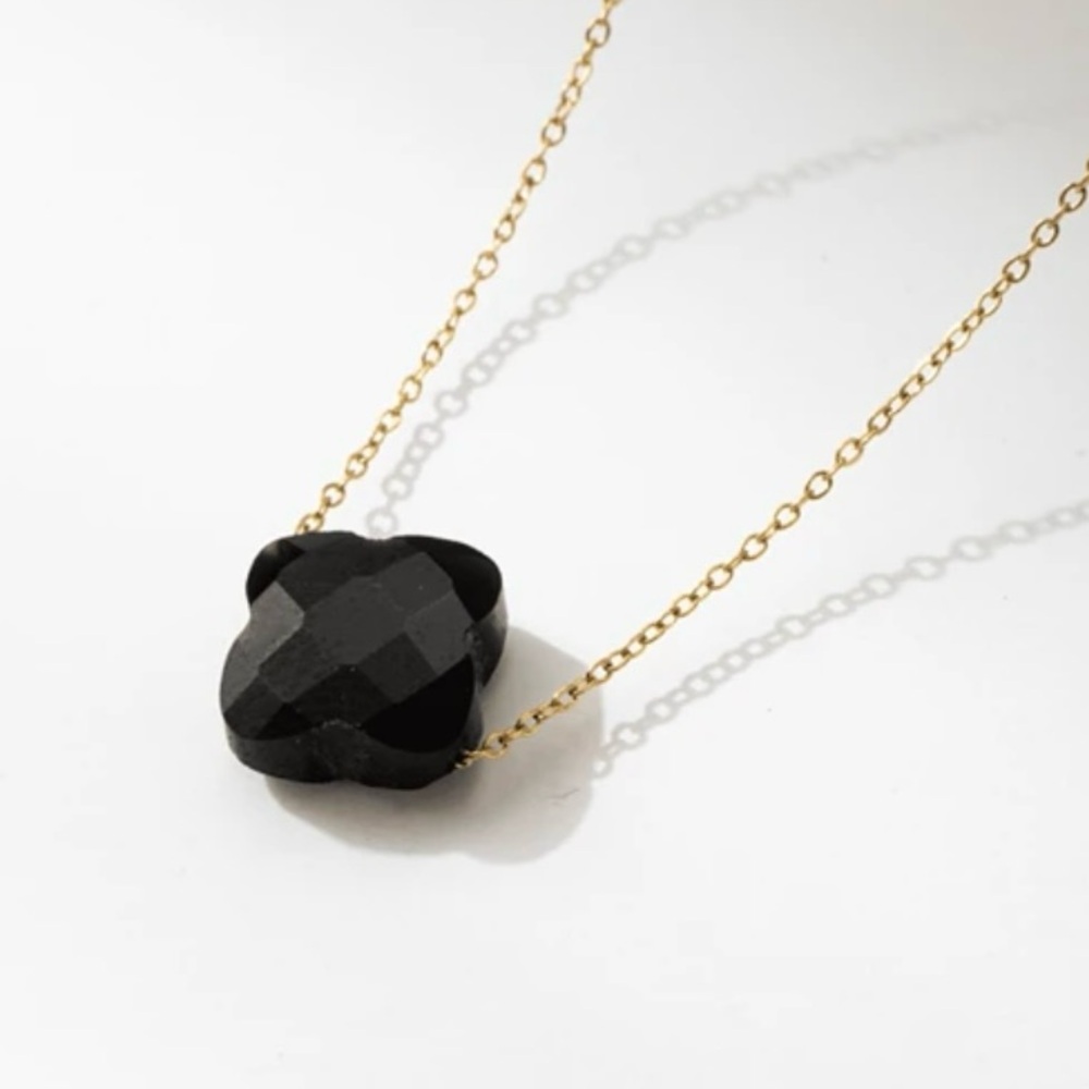 NWT 18k Gold plated stainless steel genuine Onyx clover necklace 18” gift box